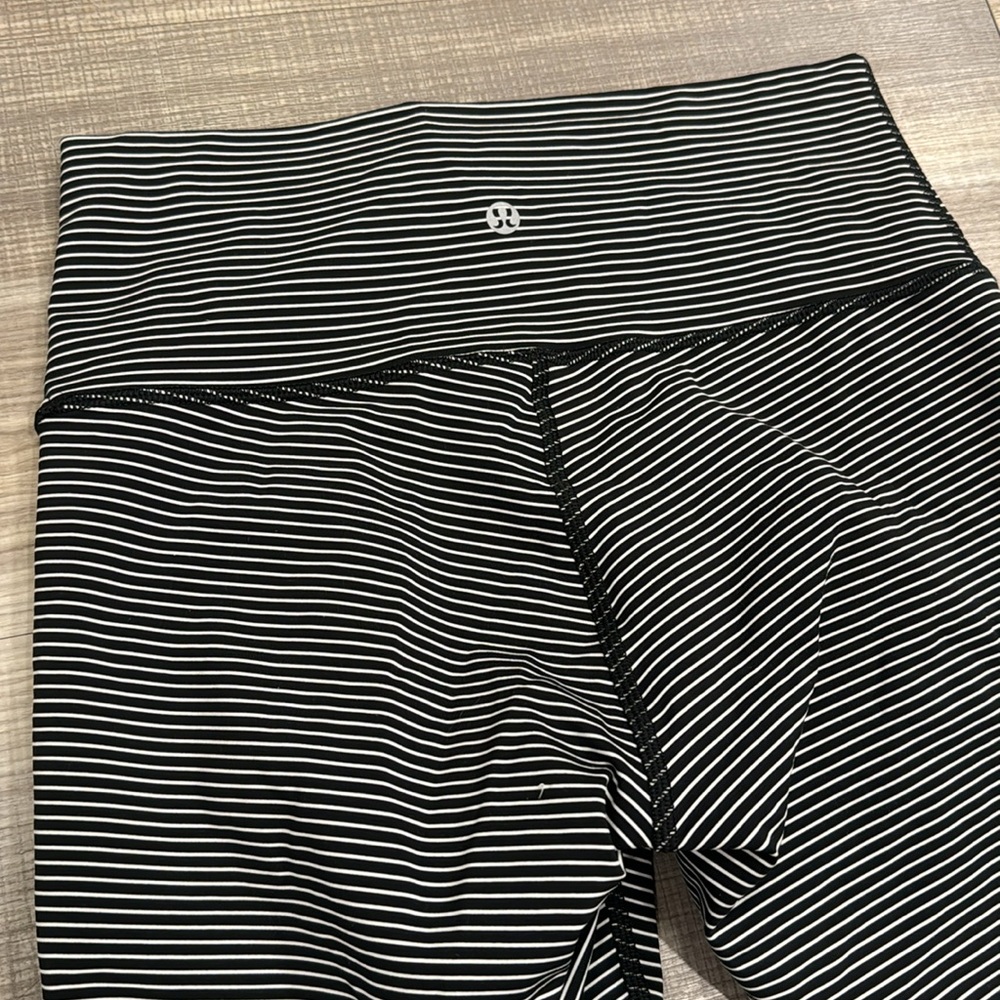 Lululemon Striped Capri Leggings Size Medium